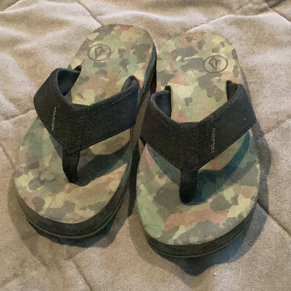 EUC Volcom Recliner Sandals